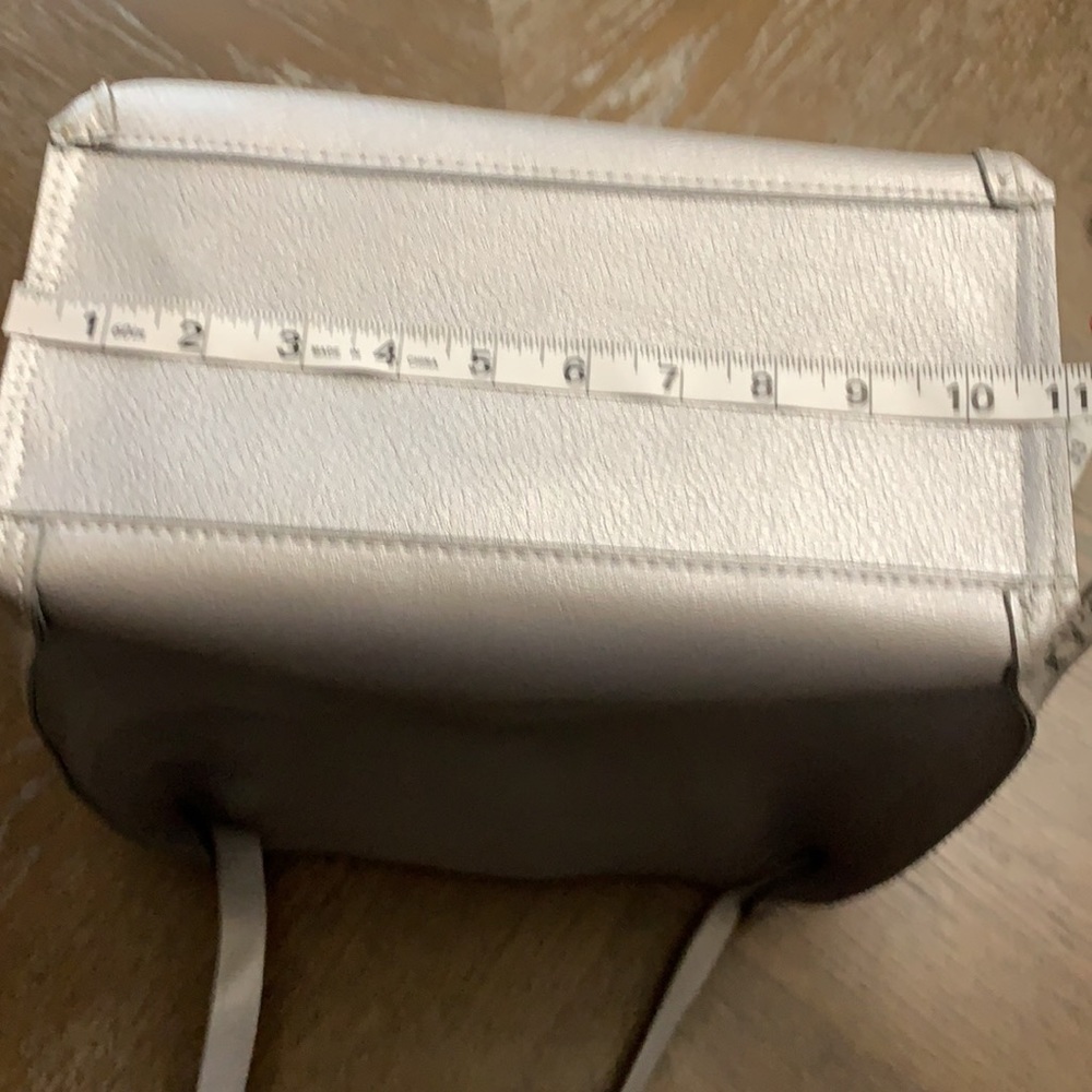 Neiman Marcus silver faux leather with handles tote bag - Picture 15 of 17